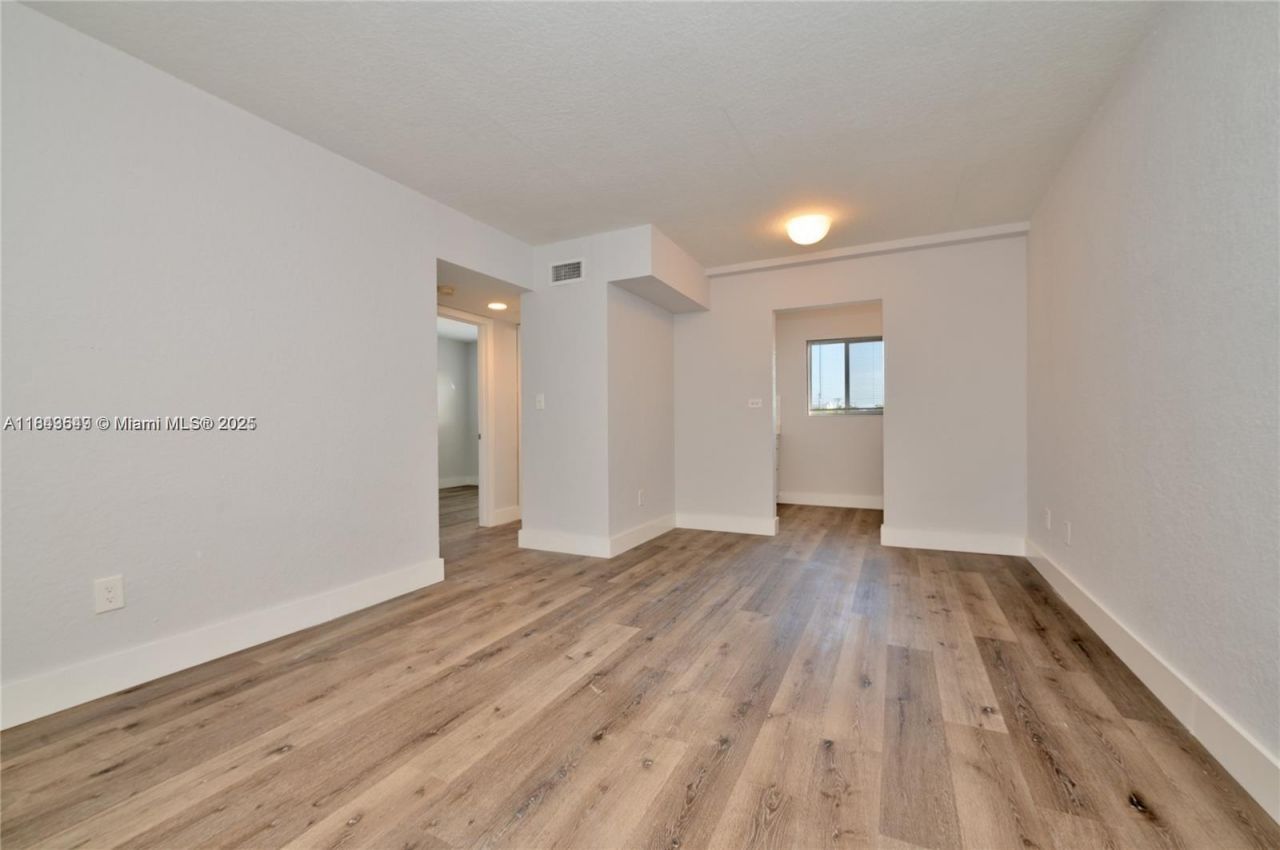 2330 NW 11th St, Unit 47, Miami, FL 33125 Photo