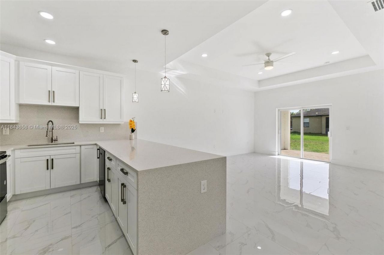 2516 Park Rd, Unit 2516, Lehigh Acres, FL 33971 Photo