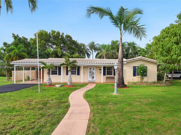 9455 SW 181st St, Palmetto Bay, FL 33157