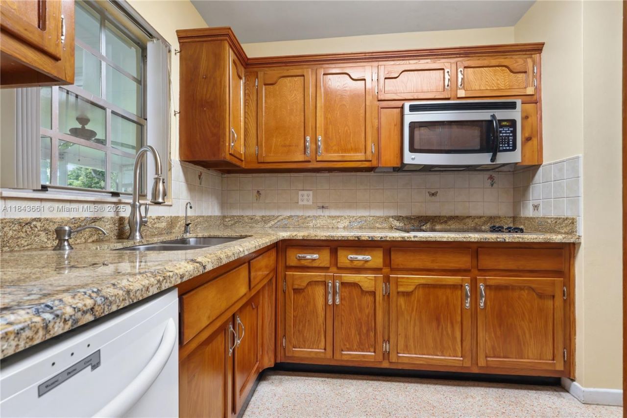 9455 SW 181st St, Palmetto Bay, FL 33157 Photo