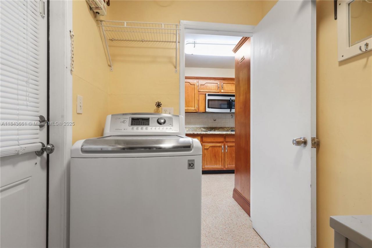 9455 SW 181st St, Palmetto Bay, FL 33157 Photo