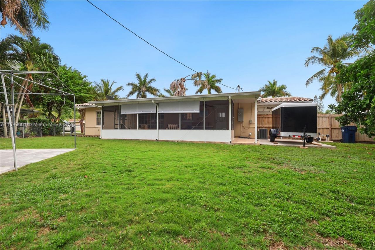 9455 SW 181st St, Palmetto Bay, FL 33157 Photo