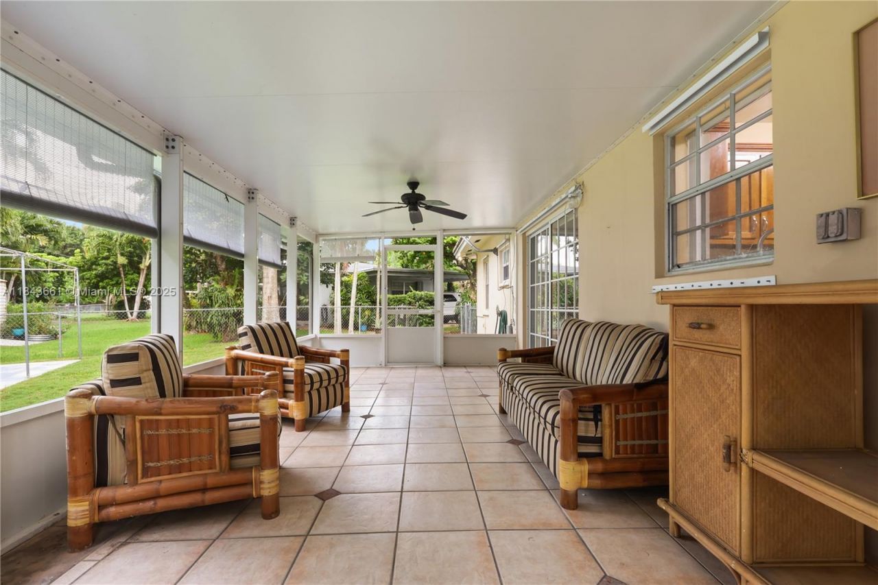 9455 SW 181st St, Palmetto Bay, FL 33157 Photo