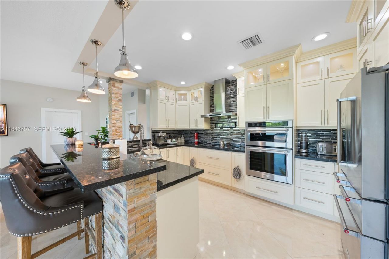 9621 W Calusa Club Dr, Miami, FL 33186 Photo