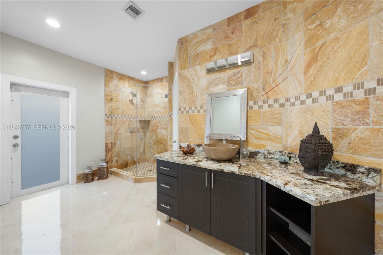 9621 W Calusa Club Dr, Miami, FL 33186 Photo