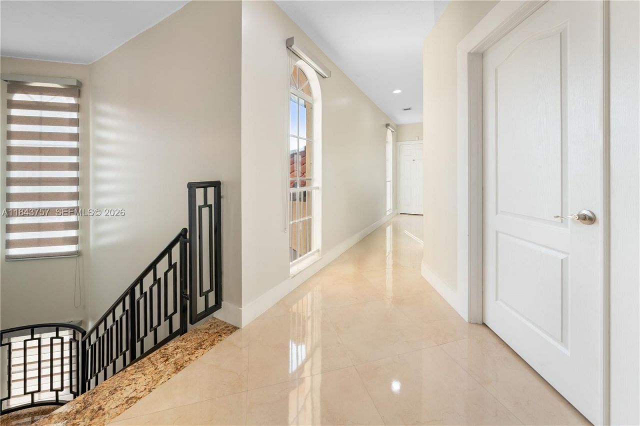 9621 W Calusa Club Dr, Miami, FL 33186 Photo