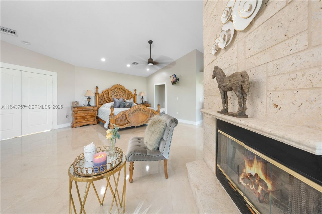 9621 W Calusa Club Dr, Miami, FL 33186 Photo