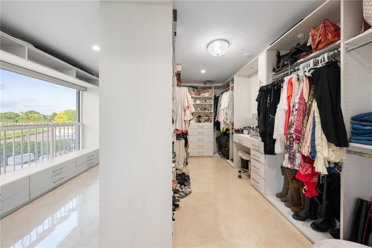 9621 W Calusa Club Dr, Miami, FL 33186 Photo