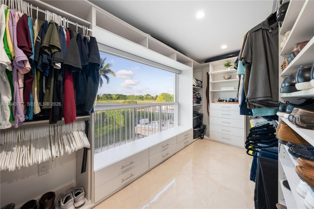 9621 W Calusa Club Dr, Miami, FL 33186 Photo