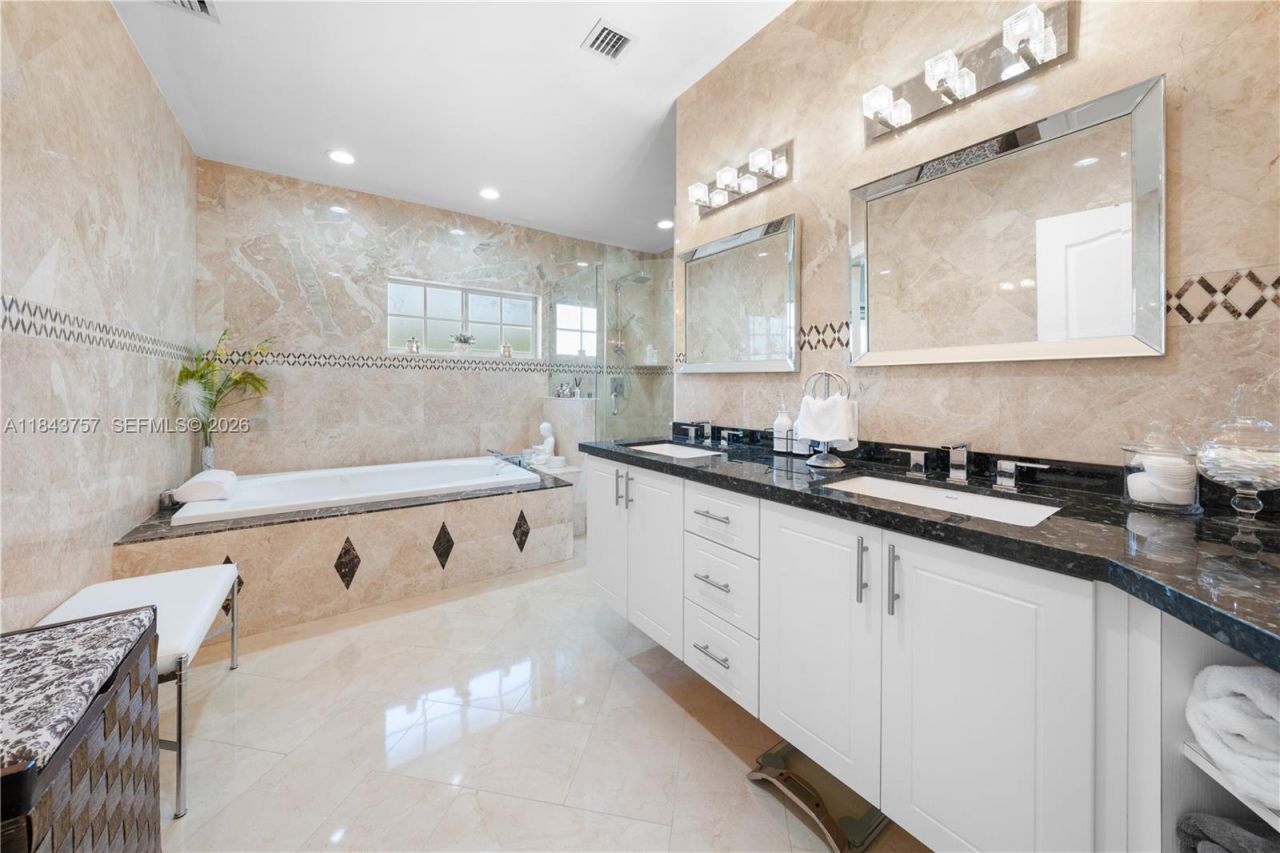 9621 W Calusa Club Dr, Miami, FL 33186 Photo