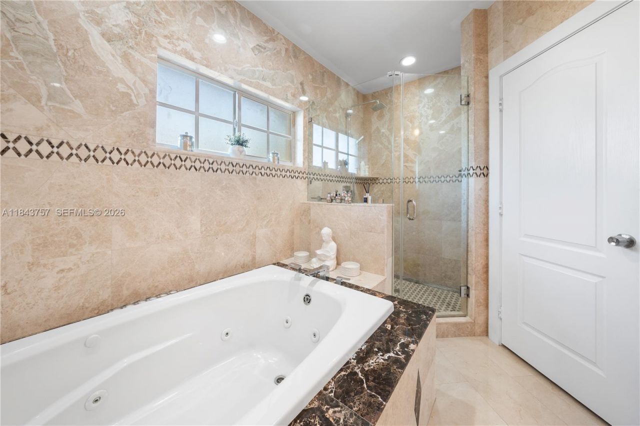 9621 W Calusa Club Dr, Miami, FL 33186 Photo