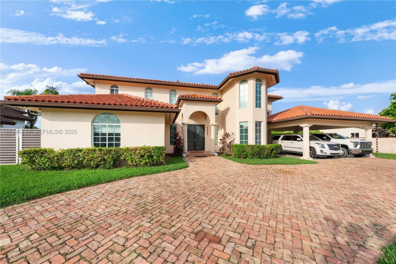 9621 W Calusa Club Dr, Miami, FL 33186 Photo