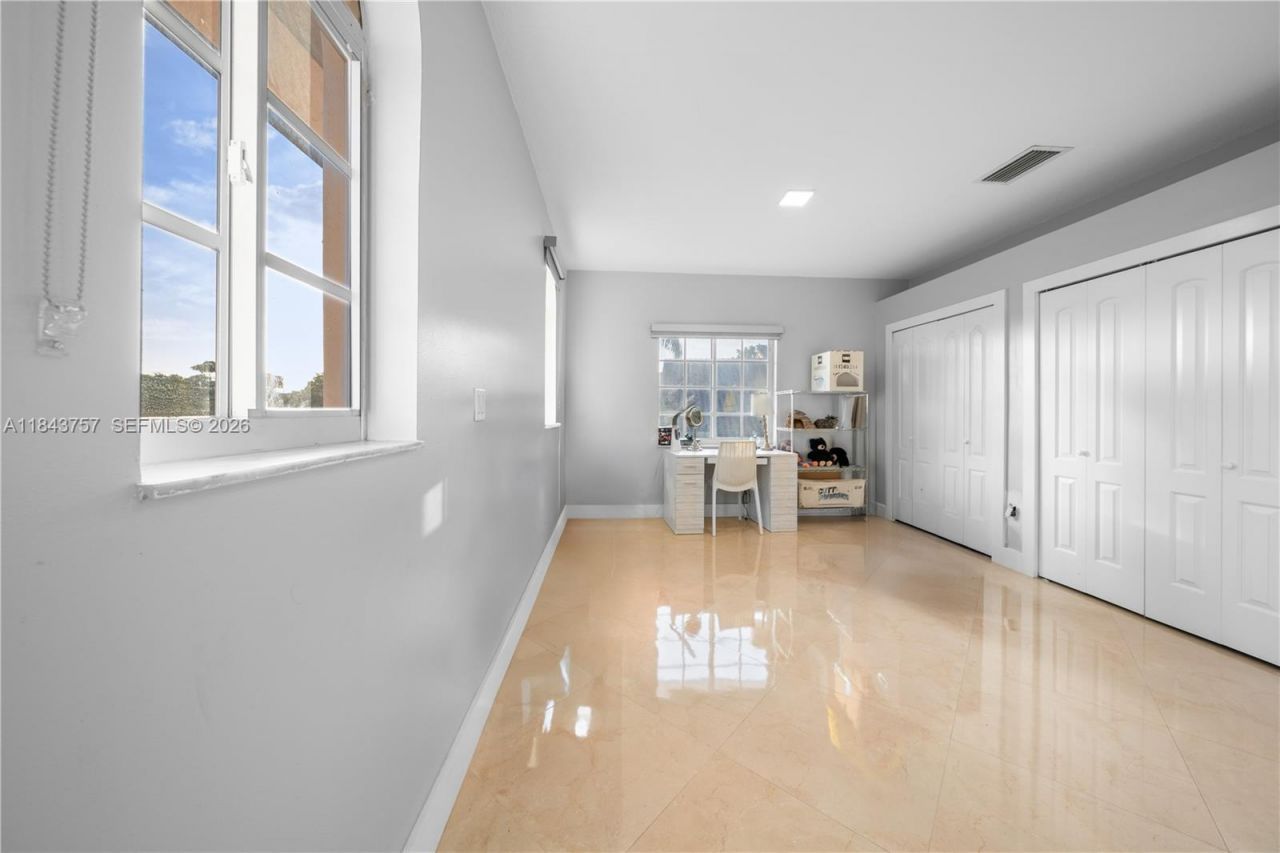 9621 W Calusa Club Dr, Miami, FL 33186 Photo