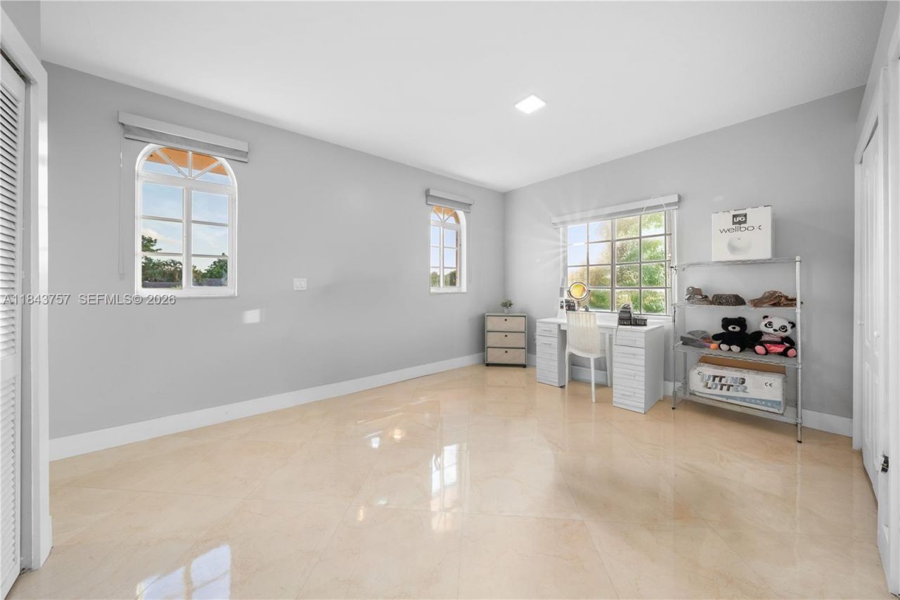 9621 W Calusa Club Dr, Miami, FL 33186 Photo