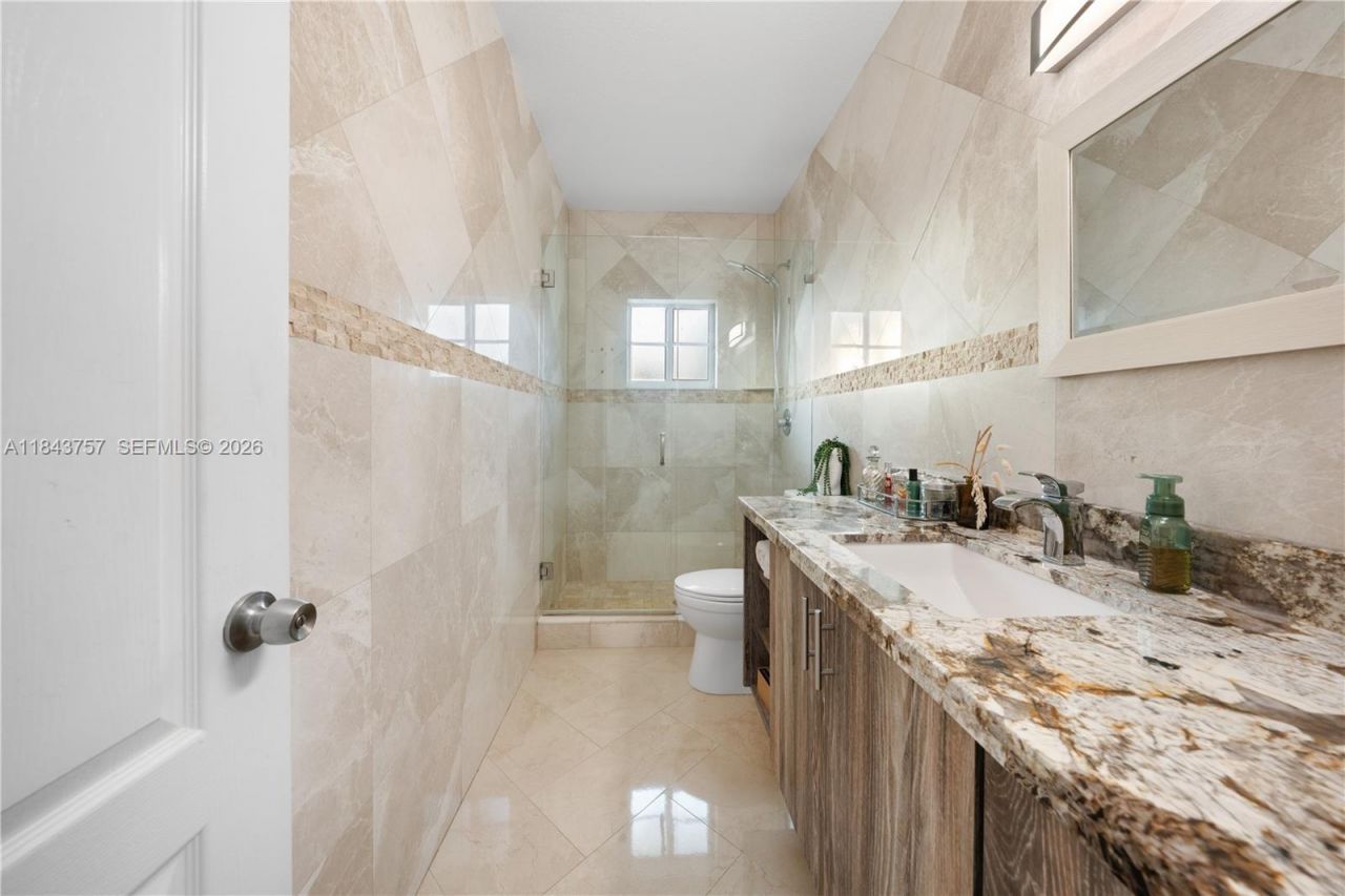 9621 W Calusa Club Dr, Miami, FL 33186 Photo