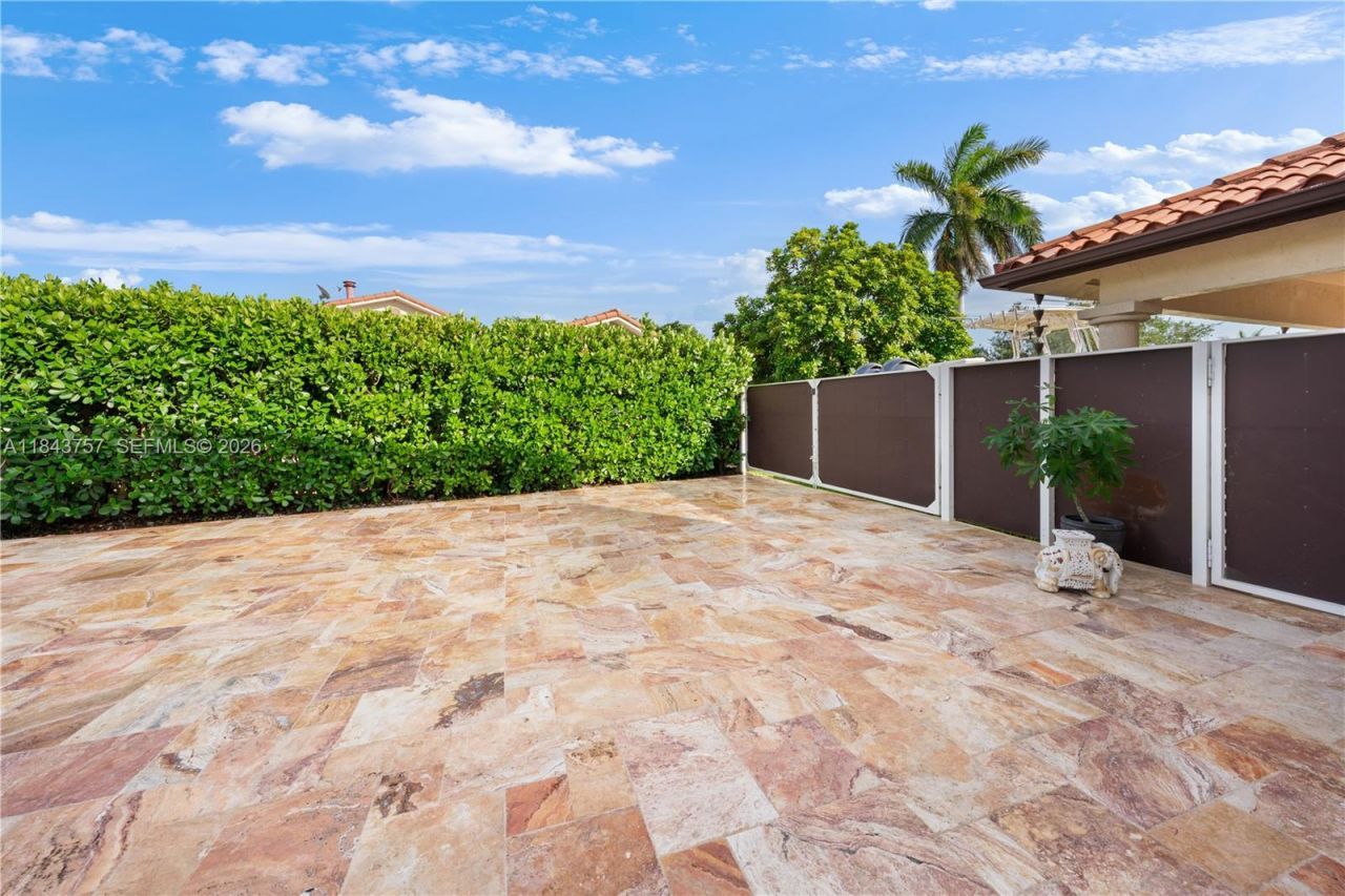 9621 W Calusa Club Dr, Miami, FL 33186 Photo