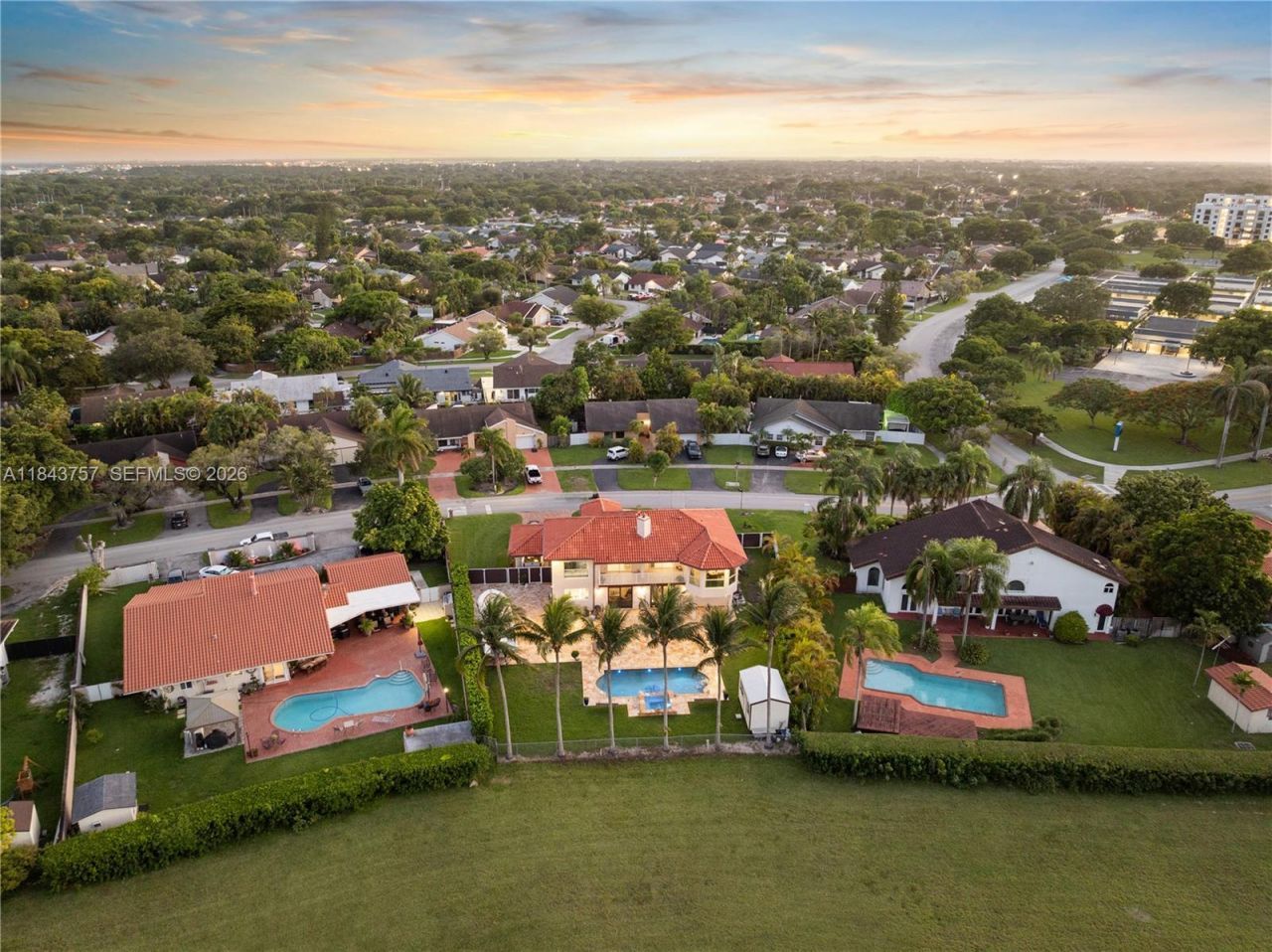 9621 W Calusa Club Dr, Miami, FL 33186 Photo