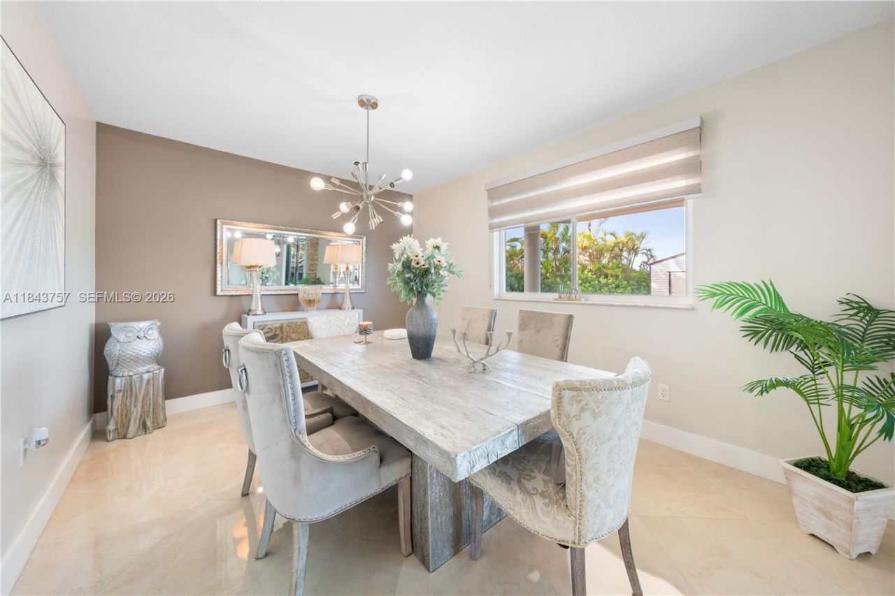 9621 W Calusa Club Dr, Miami, FL 33186 Photo