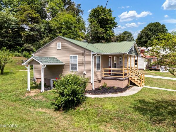 409 Wallace Ave, Rocky Top, TN 37769