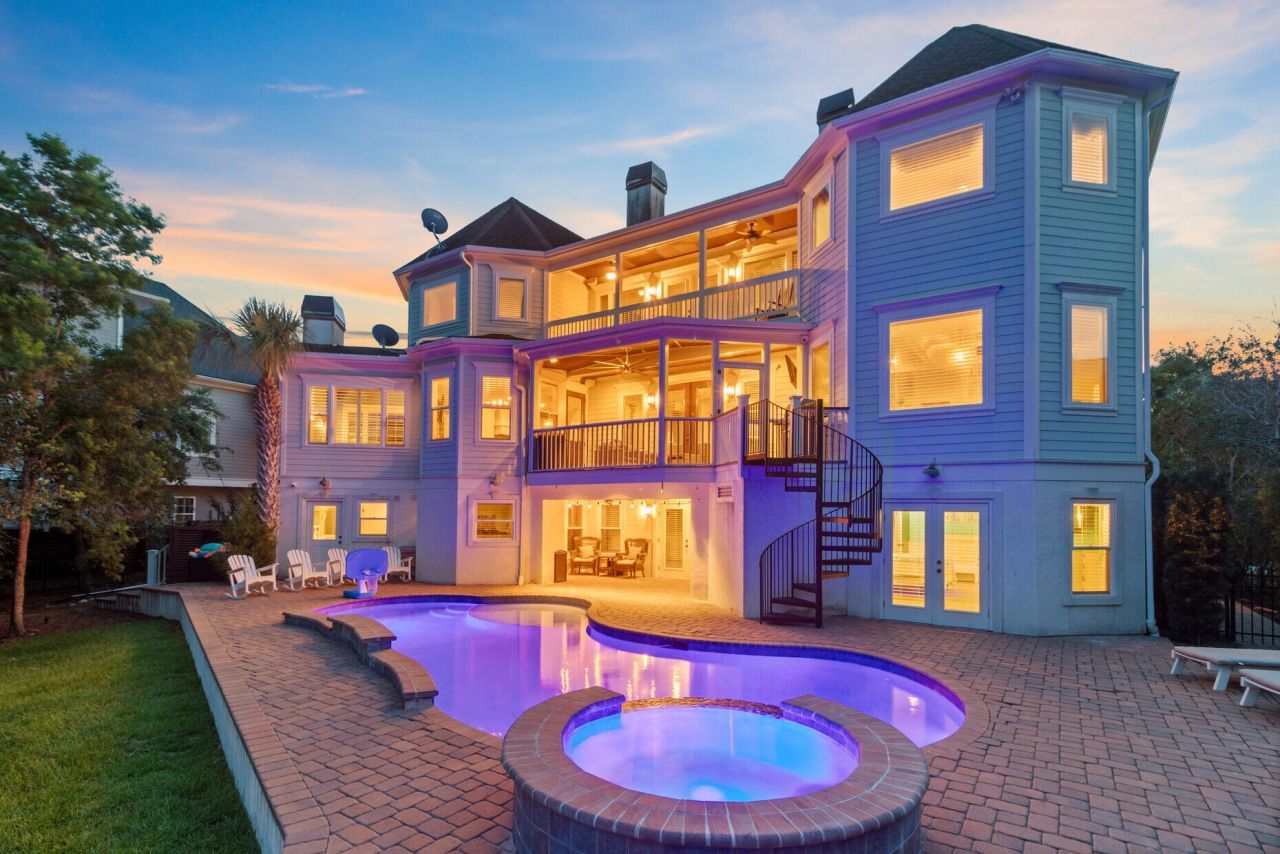 2196 Beckenham Drive Photo 12