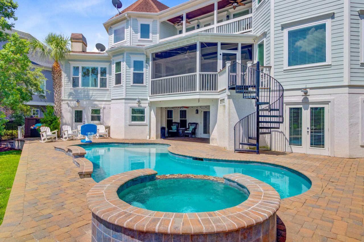 2196 Beckenham Drive Photo 13