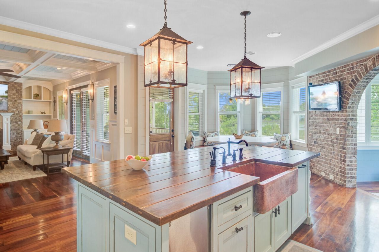 2196 Beckenham Drive Photo 23