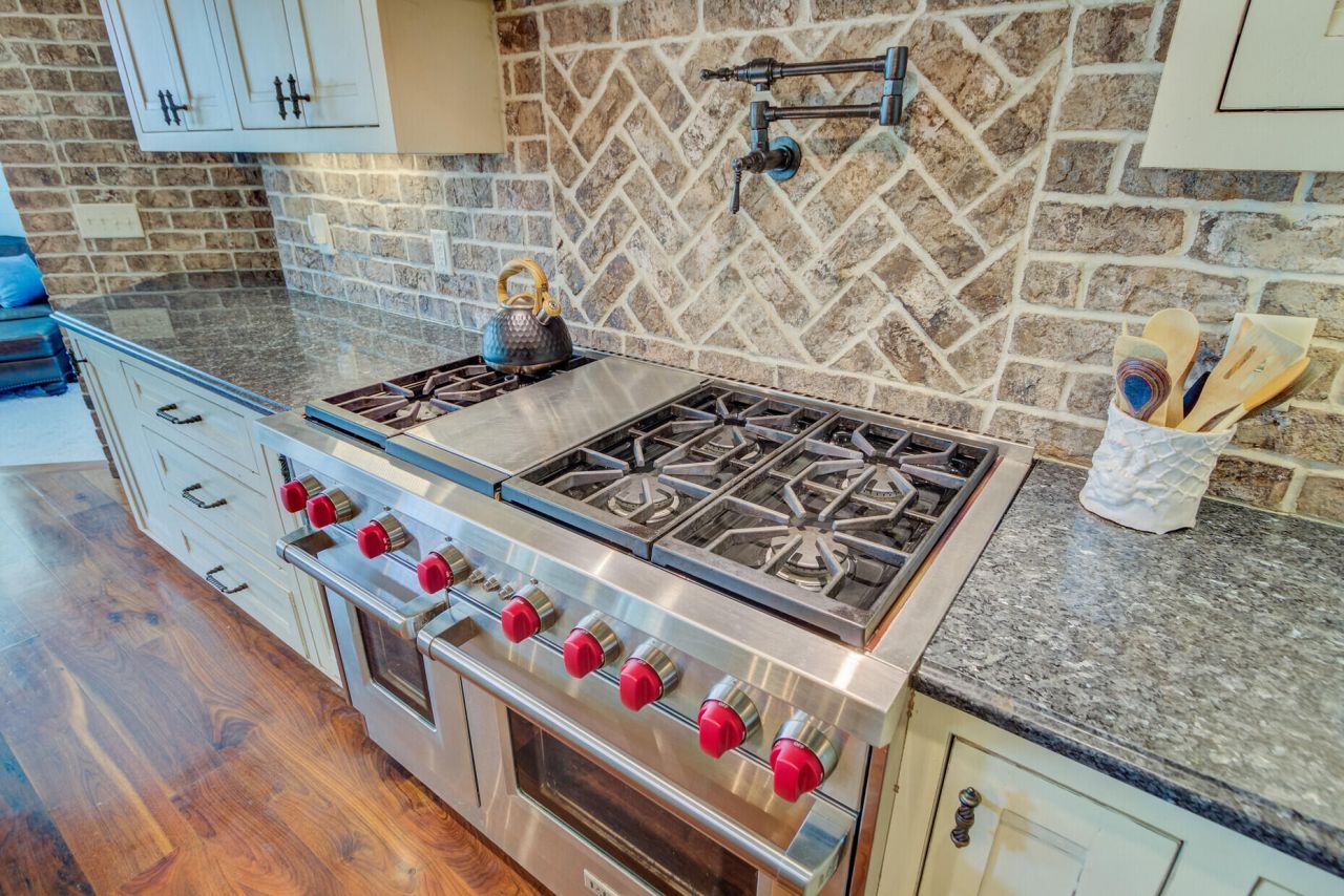 2196 Beckenham Drive Photo 25