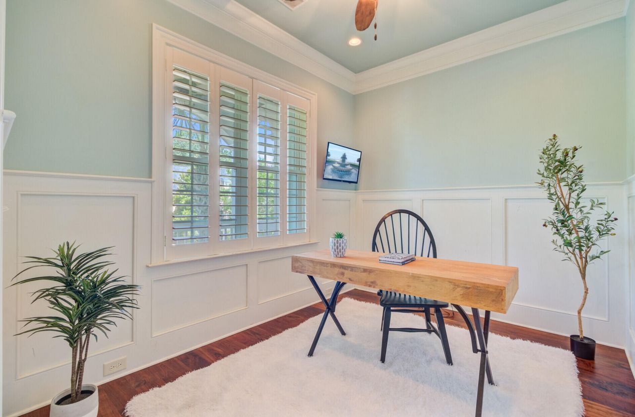 2196 Beckenham Drive Photo 32