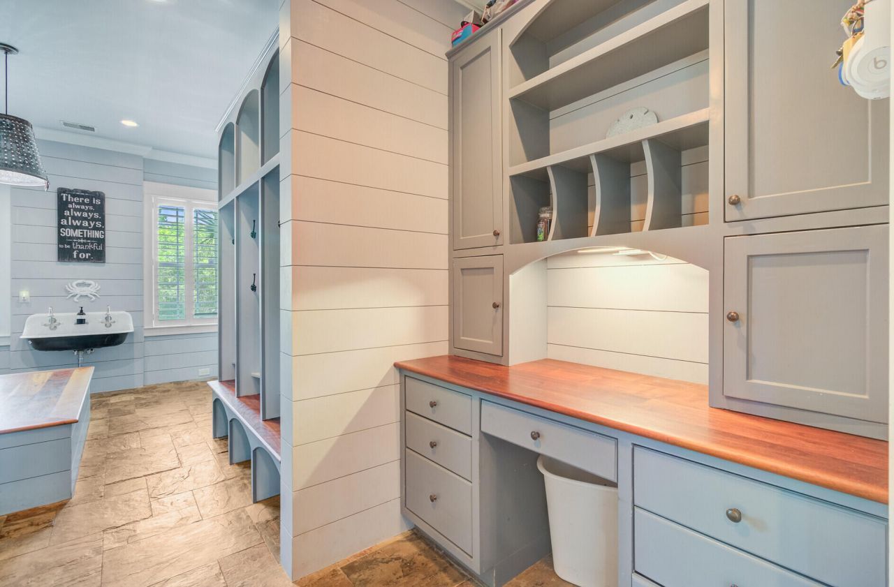 2196 Beckenham Drive Photo 36