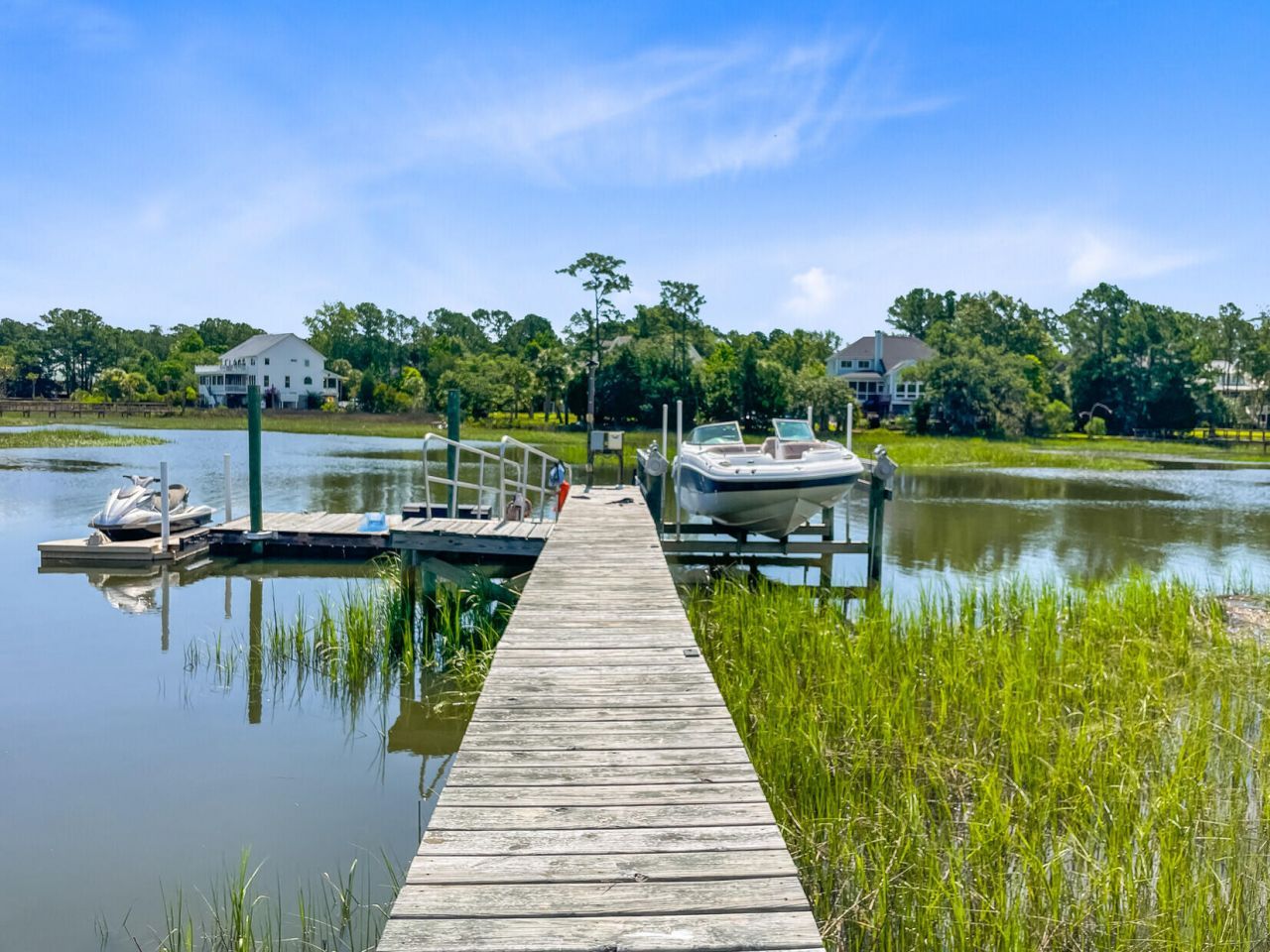 2196 Beckenham Drive Photo 4