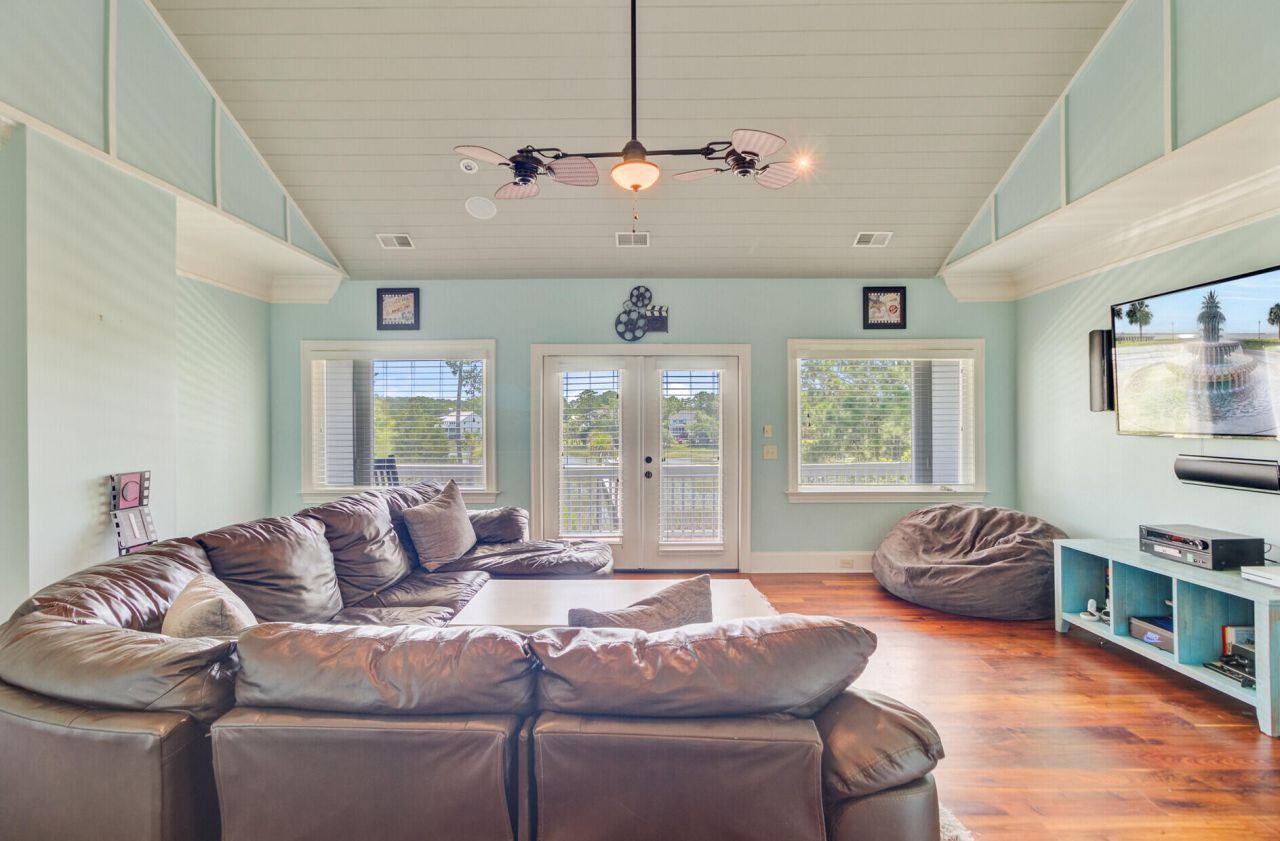 2196 Beckenham Drive Photo 46