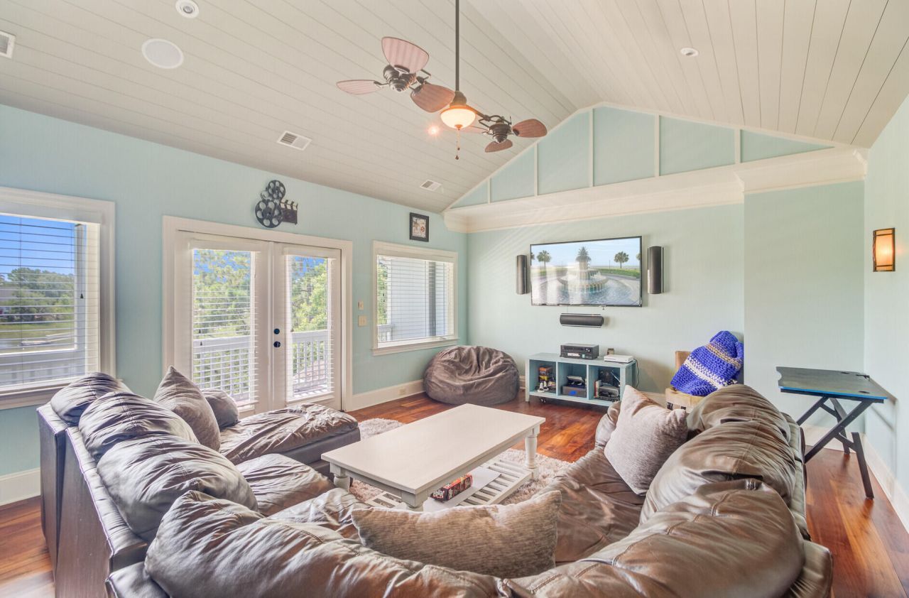 2196 Beckenham Drive Photo 47