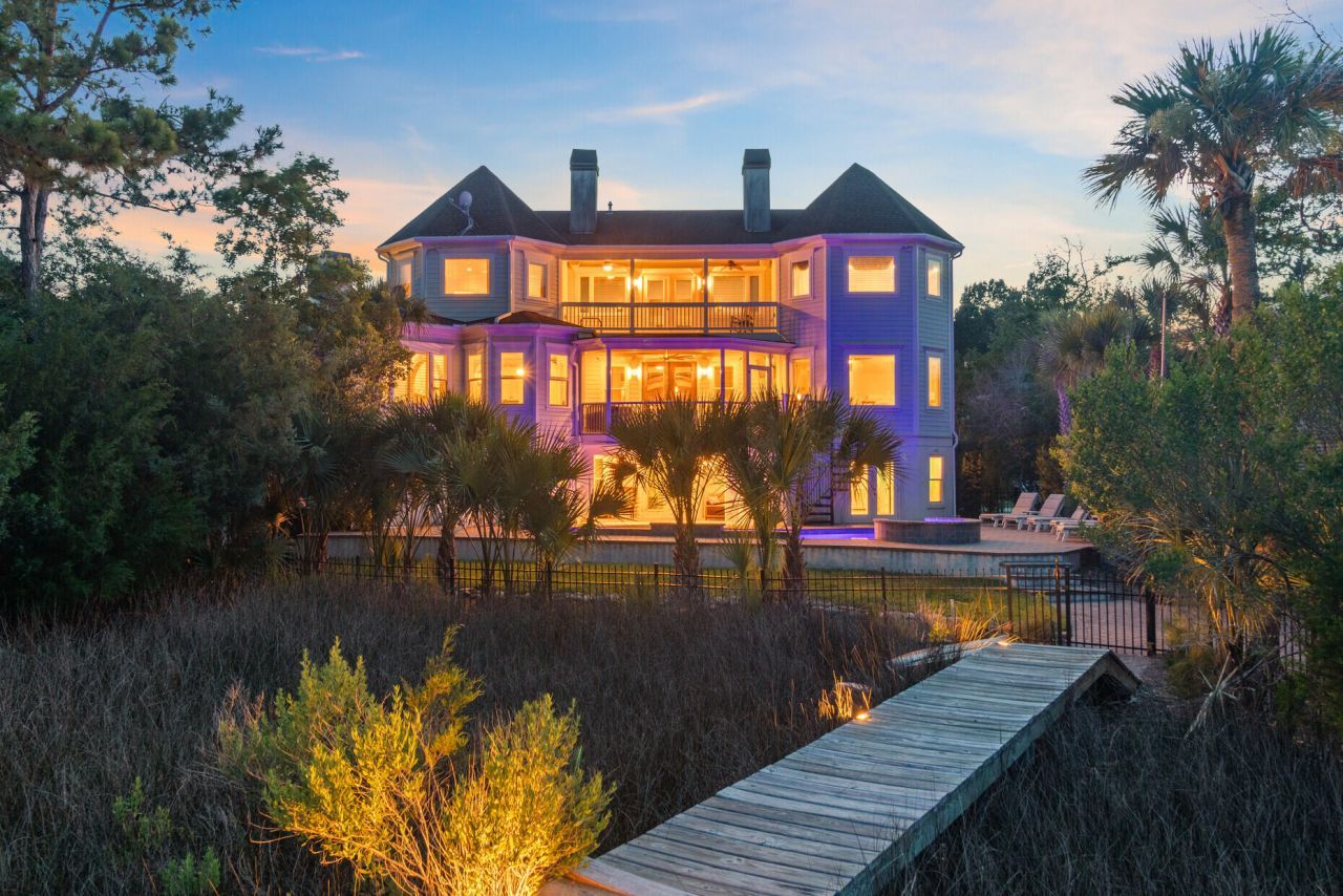 2196 Beckenham Drive Photo 96