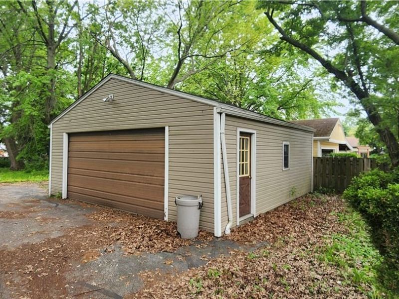 20430 Miller Avenue, Euclid, OH 44119 Photo 2
