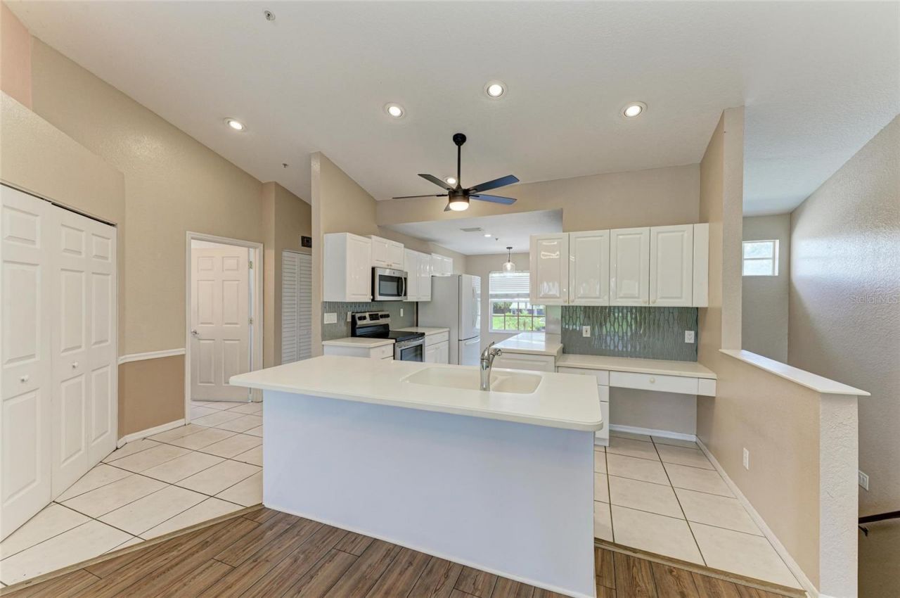 6618 Pineview Terrace, Unit 6618, Bradenton, FL 34203 Photo