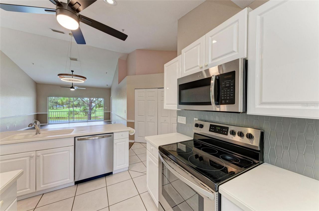 6618 Pineview Terrace, Unit 6618, Bradenton, FL 34203 Photo