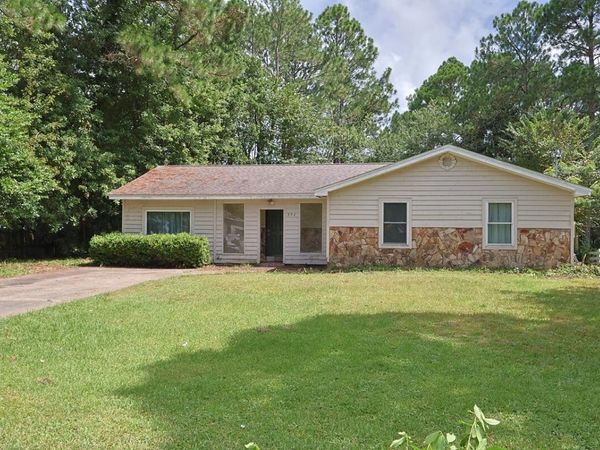 392 E Pine Street, Mary Esther, FL 32569