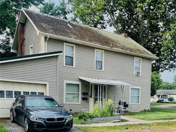 203 203 1/2 E Crawford Street, Upper Sandusky, OH 43351