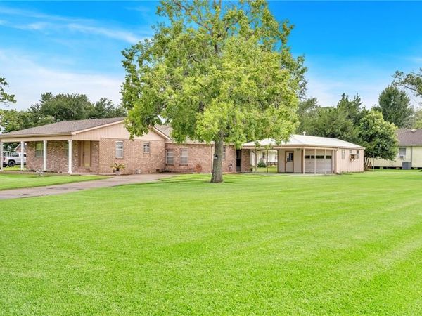 15783 RIVER Road, Hahnville, LA 70057