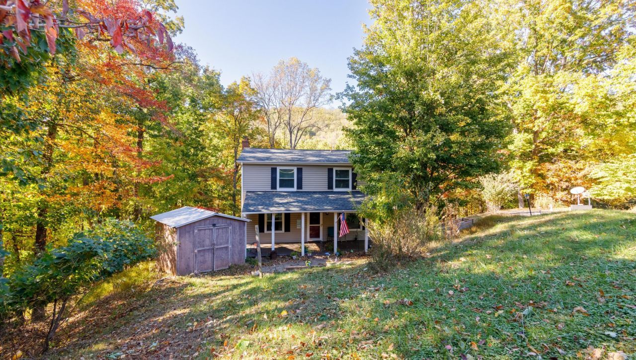 200 Cascade Dr, Vinton, VA 24179 Main Photo