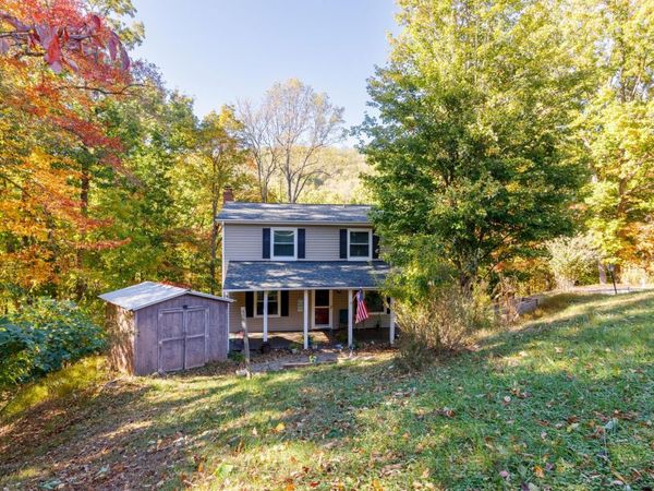 200 Cascade DR, Vinton, VA 24179