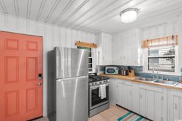 2012 Perrin Dr. photo 4