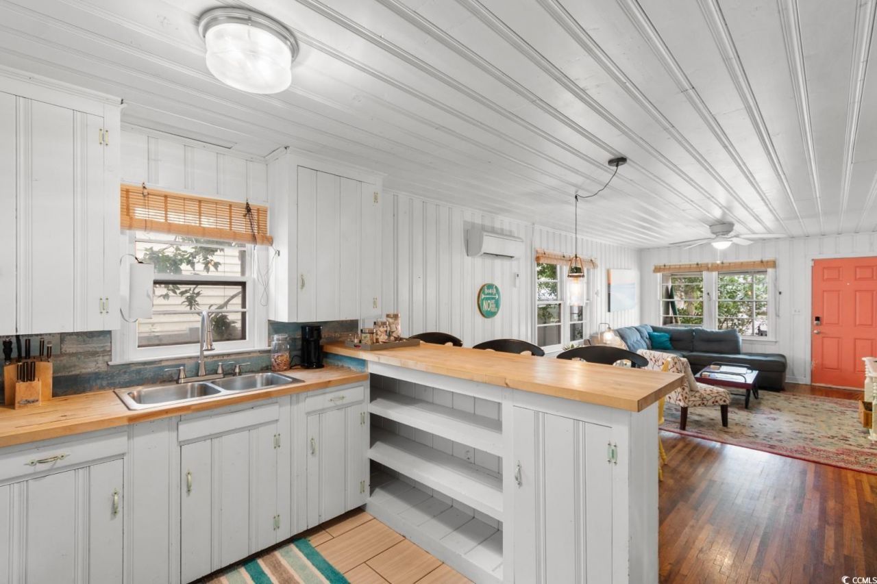 2012 Perrin Dr. Photo 6