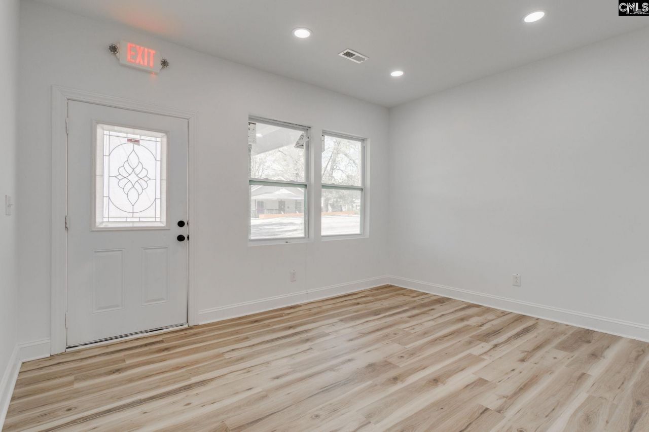 5318 N Main Street Photo 6