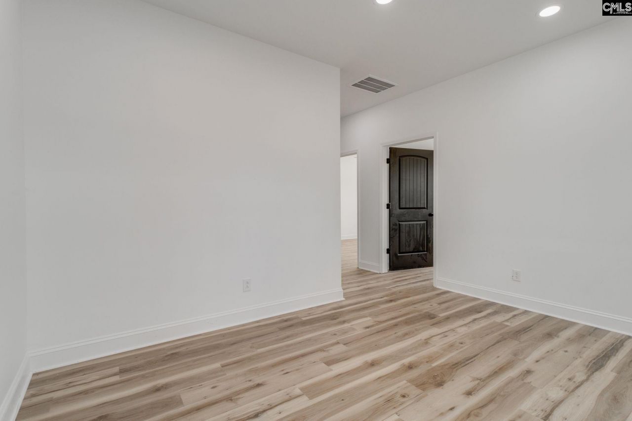 5318 N Main Street Photo 8