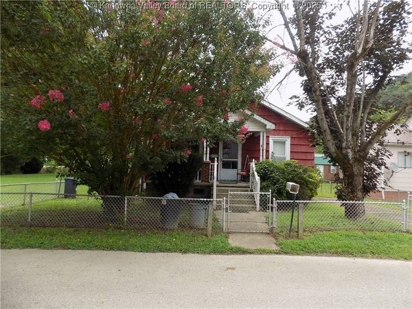 205 LUKE Street, Hugheston, WV 25110