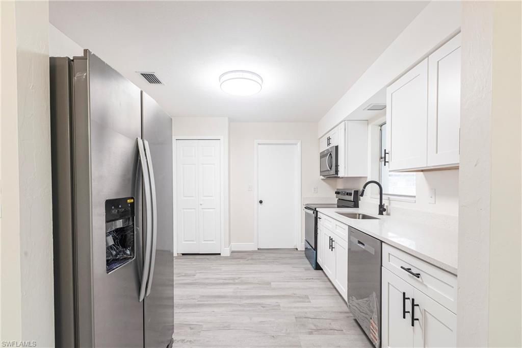 818 Gardenside Ct, Lehigh Acres, FL 33936 Photo