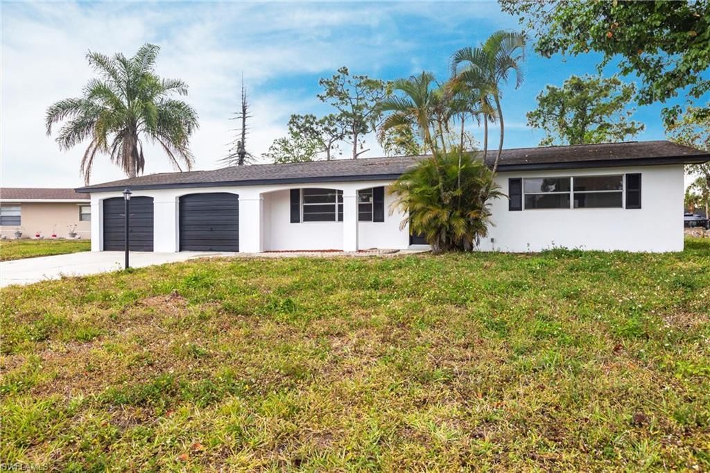 818 Gardenside Ct, Lehigh Acres, FL 33936 Photo