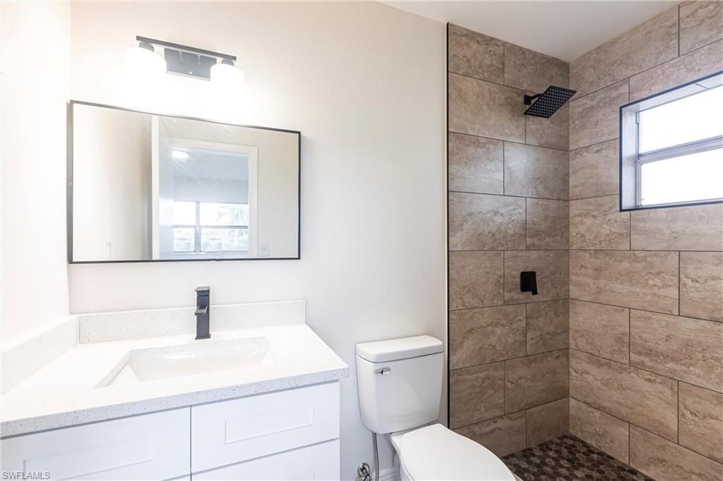 818 Gardenside Ct, Lehigh Acres, FL 33936 Photo