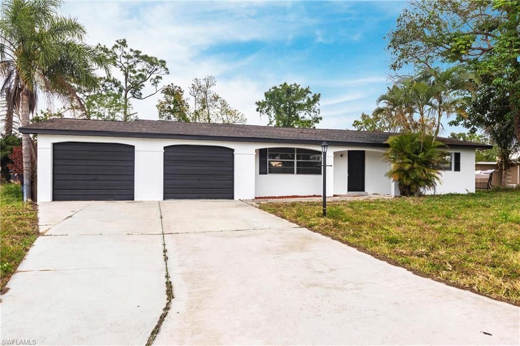 818 Gardenside Ct, Lehigh Acres, FL 33936 Photo